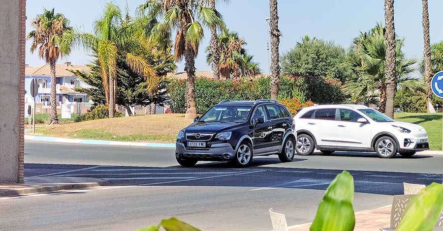 Car reversing the wrong way round a roundabout in Los Narejos.