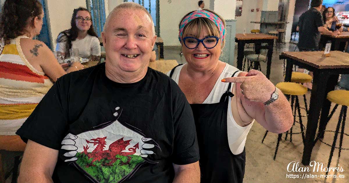 Alan Morris with Donna Walsh in the Mercado de Correos in Murcia.