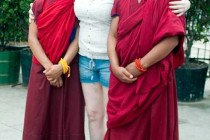 Sarah Anderson & two monks outside the Forbidden City.