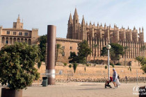 Cathedral, next to the La Almudaina Palace, Palma Mallorca.
