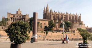 Cathedral, next to the La Almudaina Palace, Palma Mallorca.