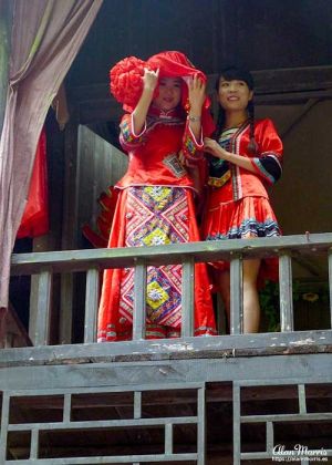 The bride appears on the balcony to choose her husband.