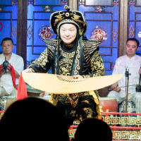 Comedy version of the face changer at the Sichuan Opera & Folk Art show. Comedy version of the face changer at the Sichuan Opera & Folk Art show.