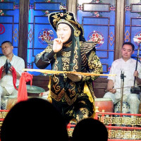 Comedy version of the face changer at the Sichuan Opera & Folk Art show. Comedy version of the face changer at the Sichuan Opera & Folk Art show.