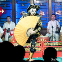 Face changer at the Sichuan Opera & Folk Art show. Face changer at the Sichuan Opera & Folk Art show.