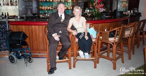 Alan & Jean Morris in a bar on the Queen Mary II.