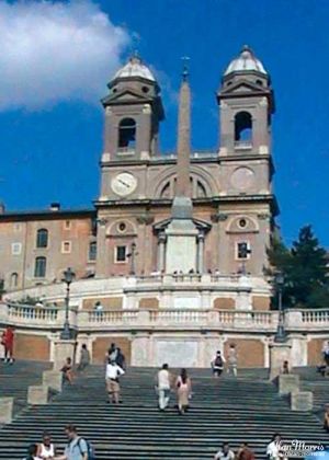 Trinita di Monti church at the top of the Spanish.