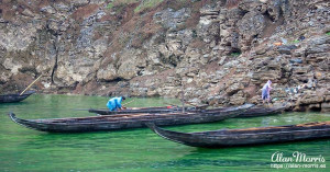 Small boats moored on the side of the Shennong stream. Small boats moored on the side of the Shennong stream.
