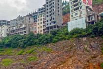 Empty buildings on the Shennong stream.