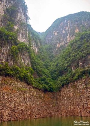 Cliffs along the side of the Shennong stream off of the Yangtze River.