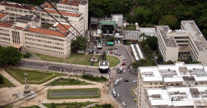 Cable cars go up & down from the base station to Sugarloaf Mountain. Cable cars go up & down from the base station to Sugarloaf Mountain.