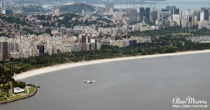 Aeroplane coming into land at Santos Dumont Airport.