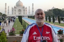 Alan Morris posing for the obligatory photo at the Taj Mahal in Agra.
