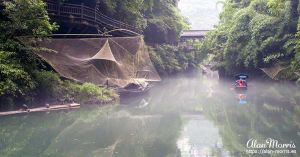 Mist hovers over the Xiangxi River in the Xiling Gorge