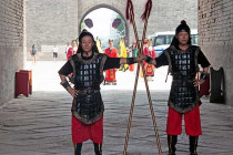 Gates to Xi´an are opened but still guarded.