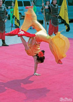 Acrobat performing a balance routine at Xián City Walls. Acrobat performing a balance routine at Xián City Walls.