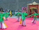 Dancers in traditional dress performing in Xi´an.