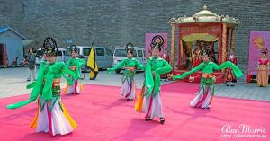 Dancers in traditional dress performing in Xi´an.