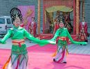 Dancers in traditional dress perform for us at the Xi´an.