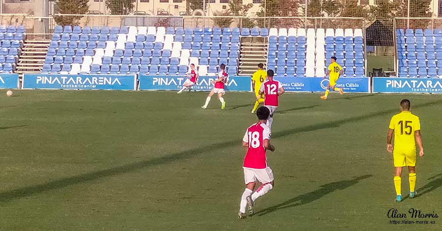 Arsenals, Ethan Nwaneri, number 18, on the pitch at Pinatar Park.